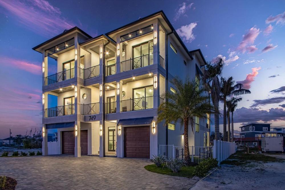 Seven-Bedroom House interior