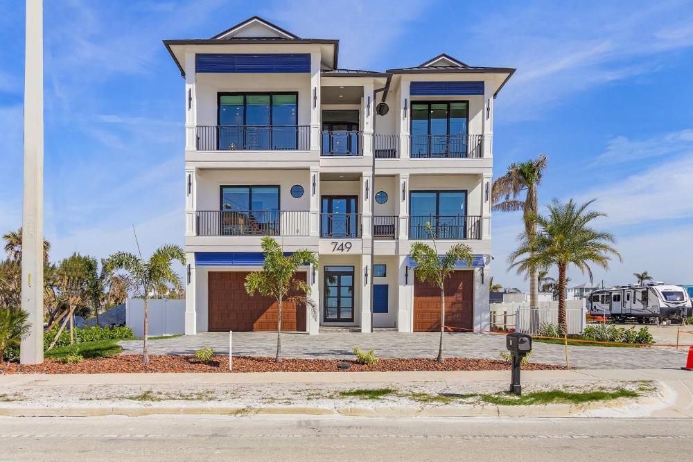 749 Paradise Pointe NEW Luxury Build home